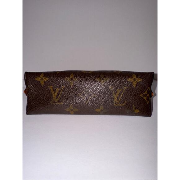 Louis Vuitton Monogram Pouch with LV Dustbag - Picture 10 of 17
